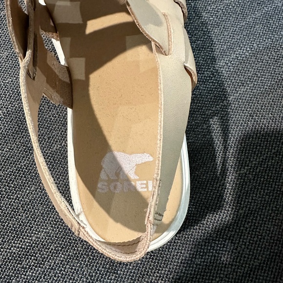 Sorel Tan Sandals with Woven Design - Picture 4 of 5